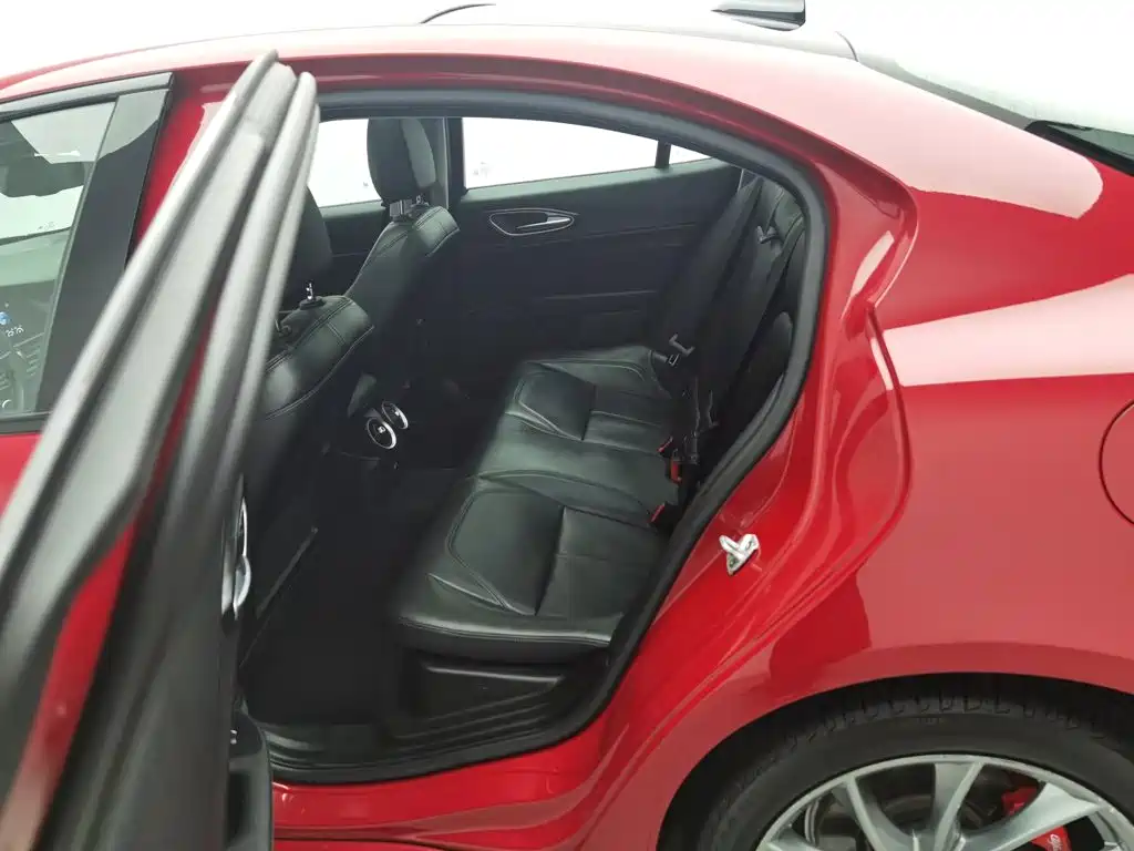 Alfa Romeo Giulia — миниатюра 15