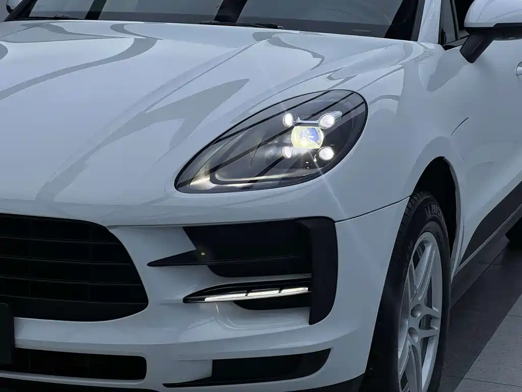 Porsche Macan — миниатюра 5