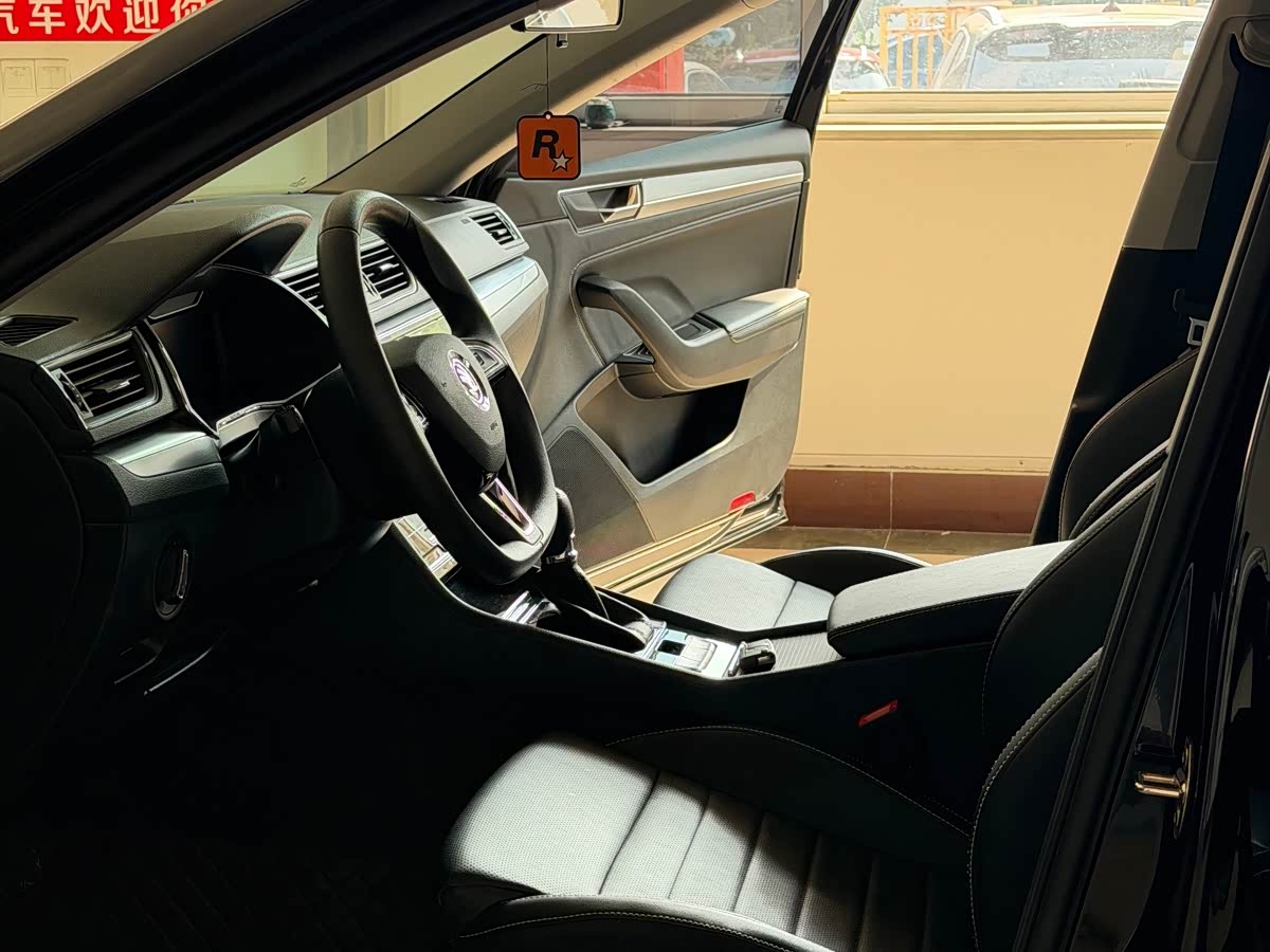 Skoda Superb 1.4 л 2024 г. Чёрный, пробег 19400 км