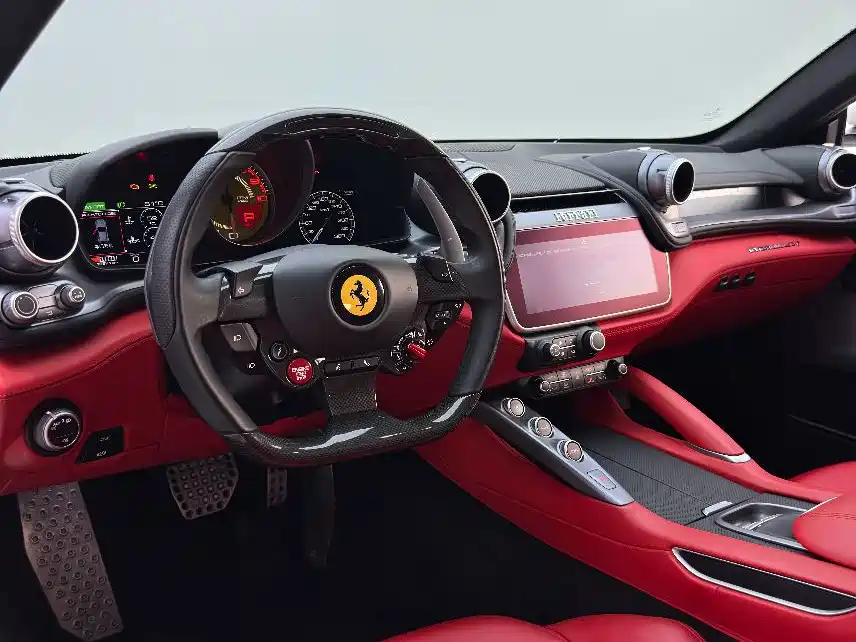 Ferrari GTC4Lusso — миниатюра 15