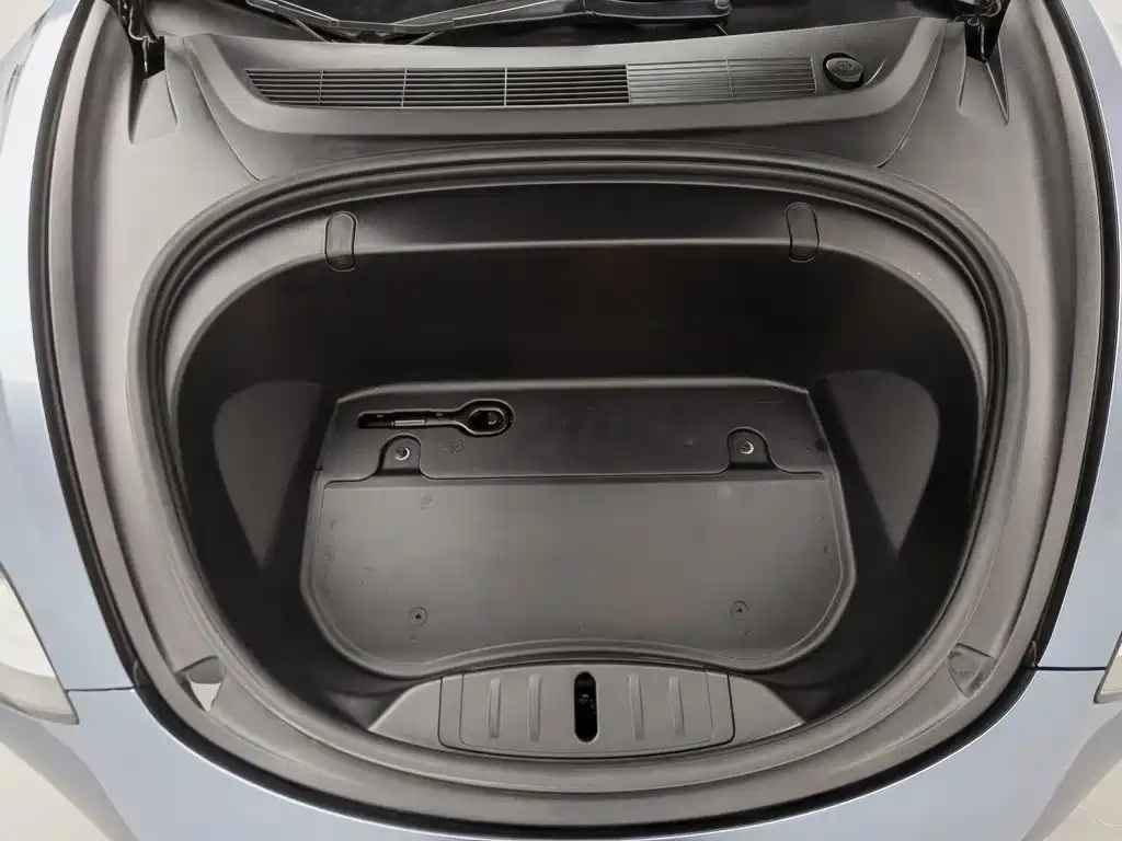 Tesla Model 3 — миниатюра 6