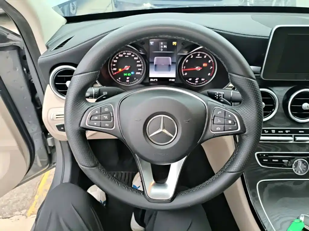 Mercedes-Benz C-Class — миниатюра 11