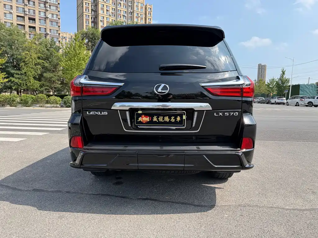 Lexus LX — миниатюра 5