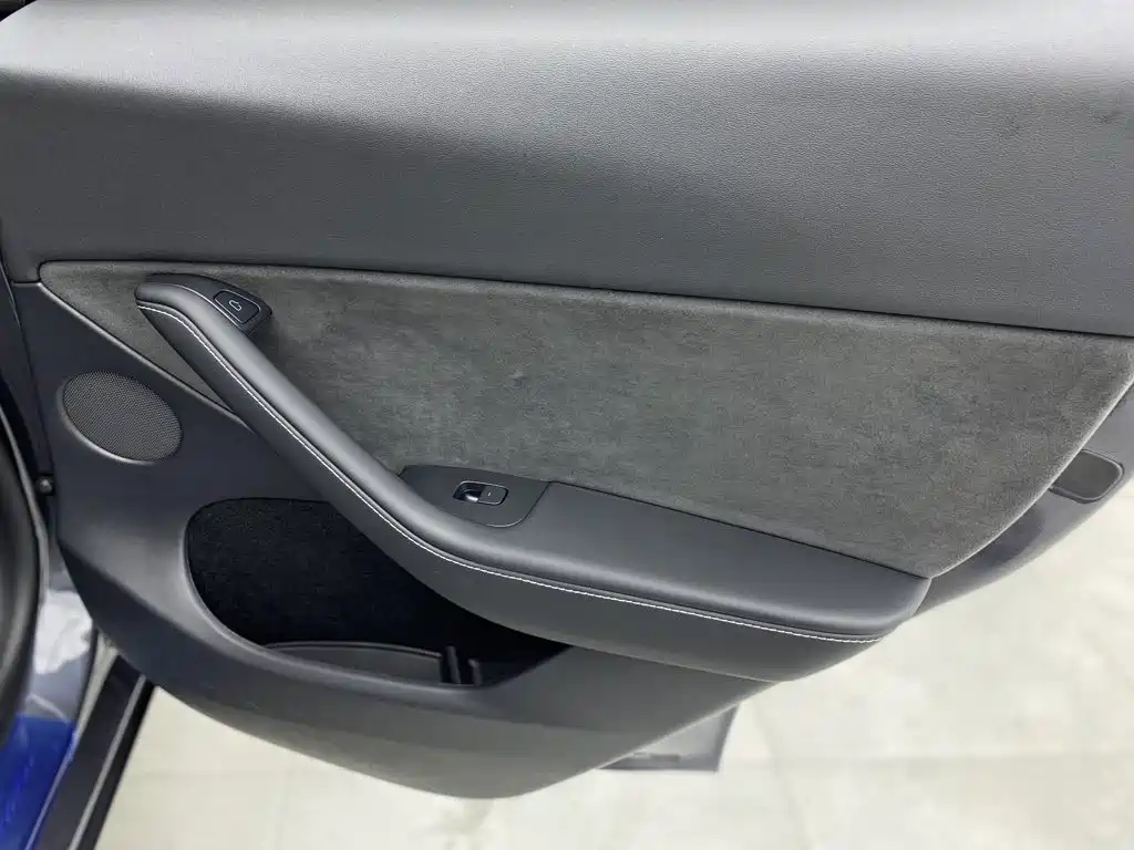 Tesla Model Y — миниатюра 28