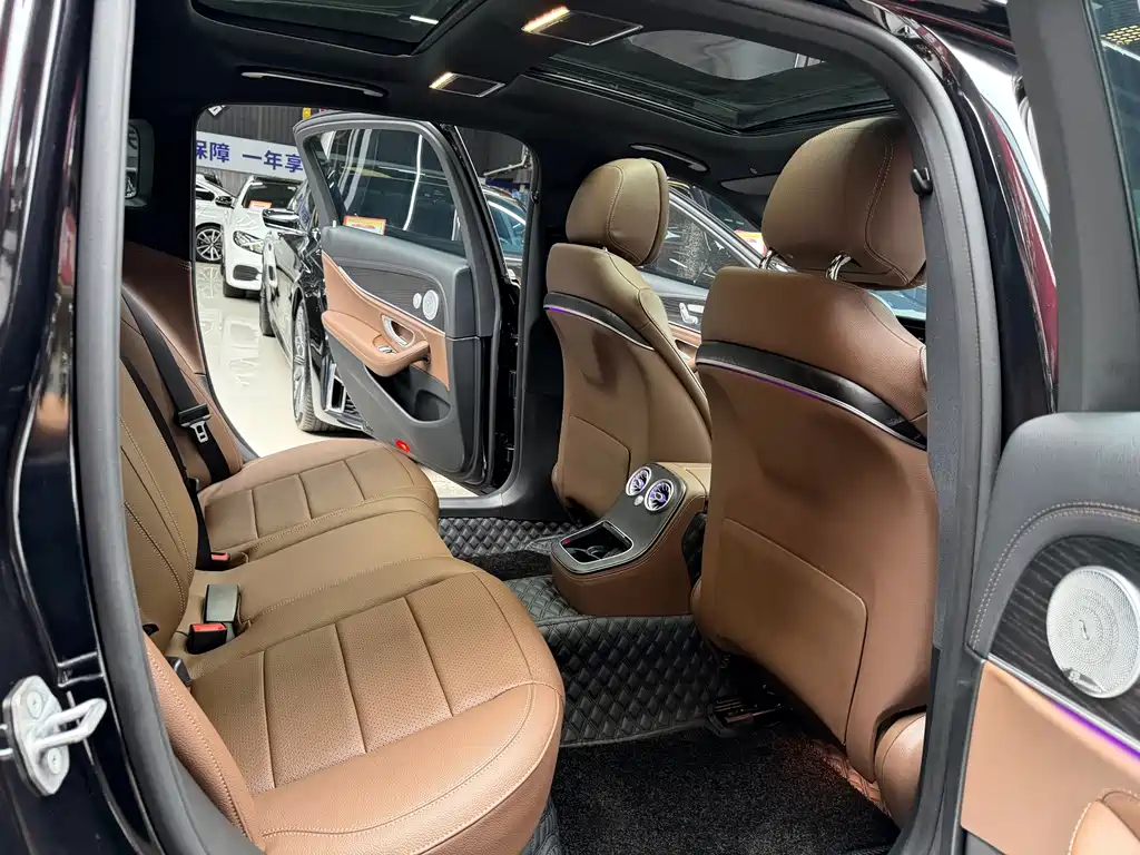 Mercedes-Benz E-Class — миниатюра 18