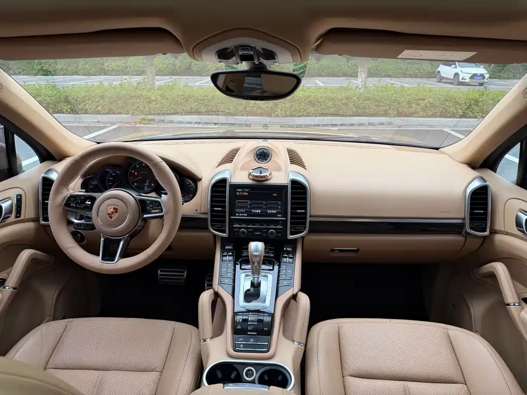 Porsche Cayenne — миниатюра 13