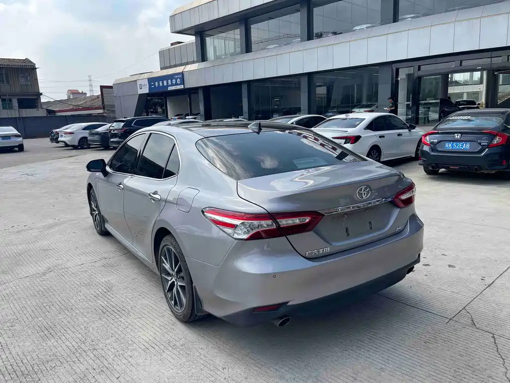 Toyota Camry — миниатюра 4