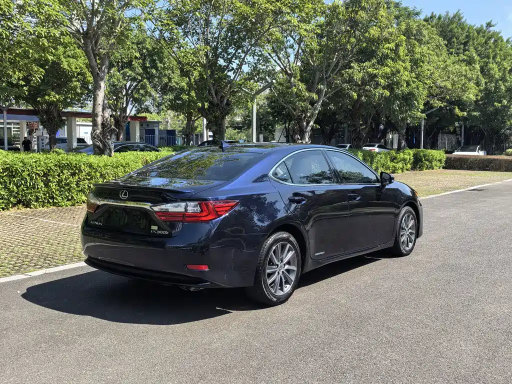 Lexus ES — миниатюра 2
