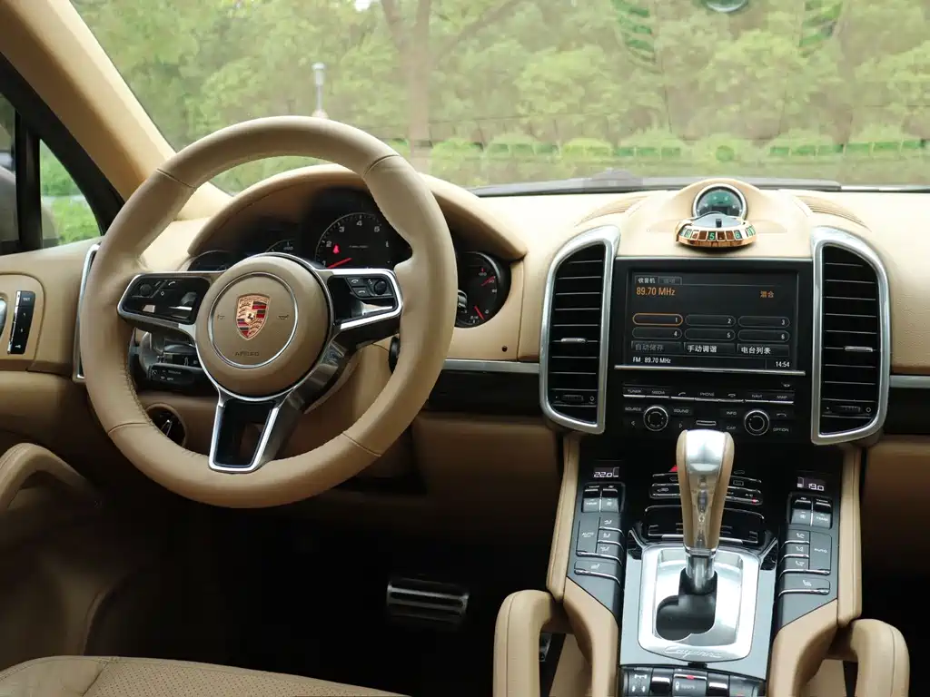 Porsche Cayenne — миниатюра 15