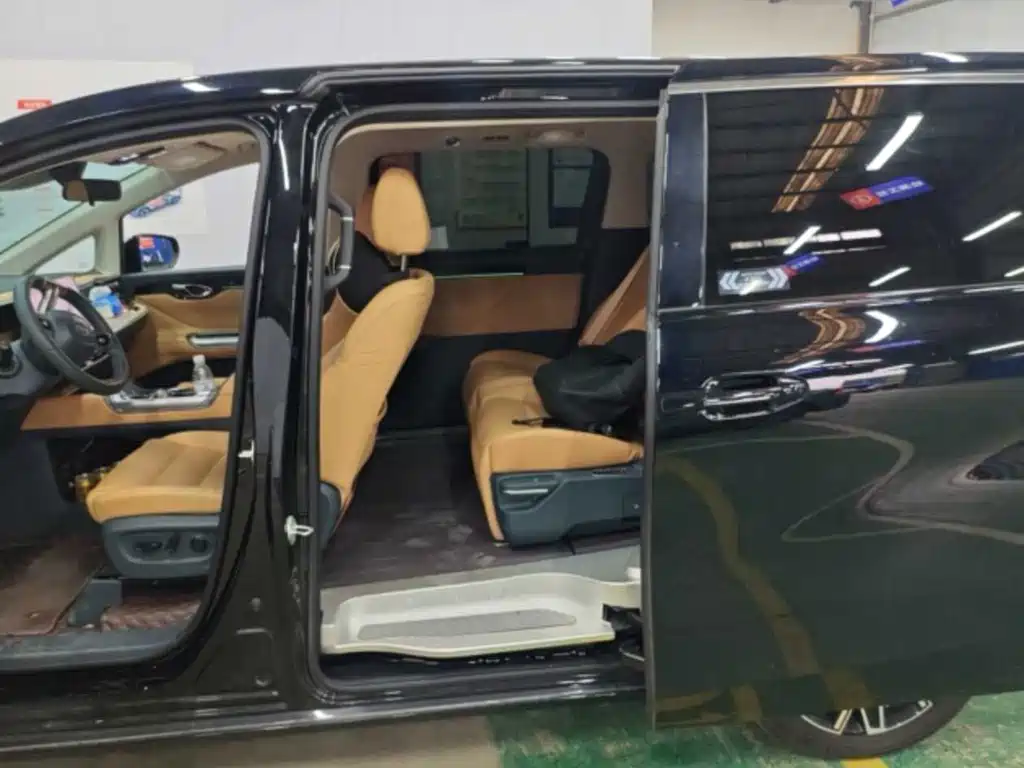 GAC Motor Trumpchi E8 PHEV — миниатюра 4