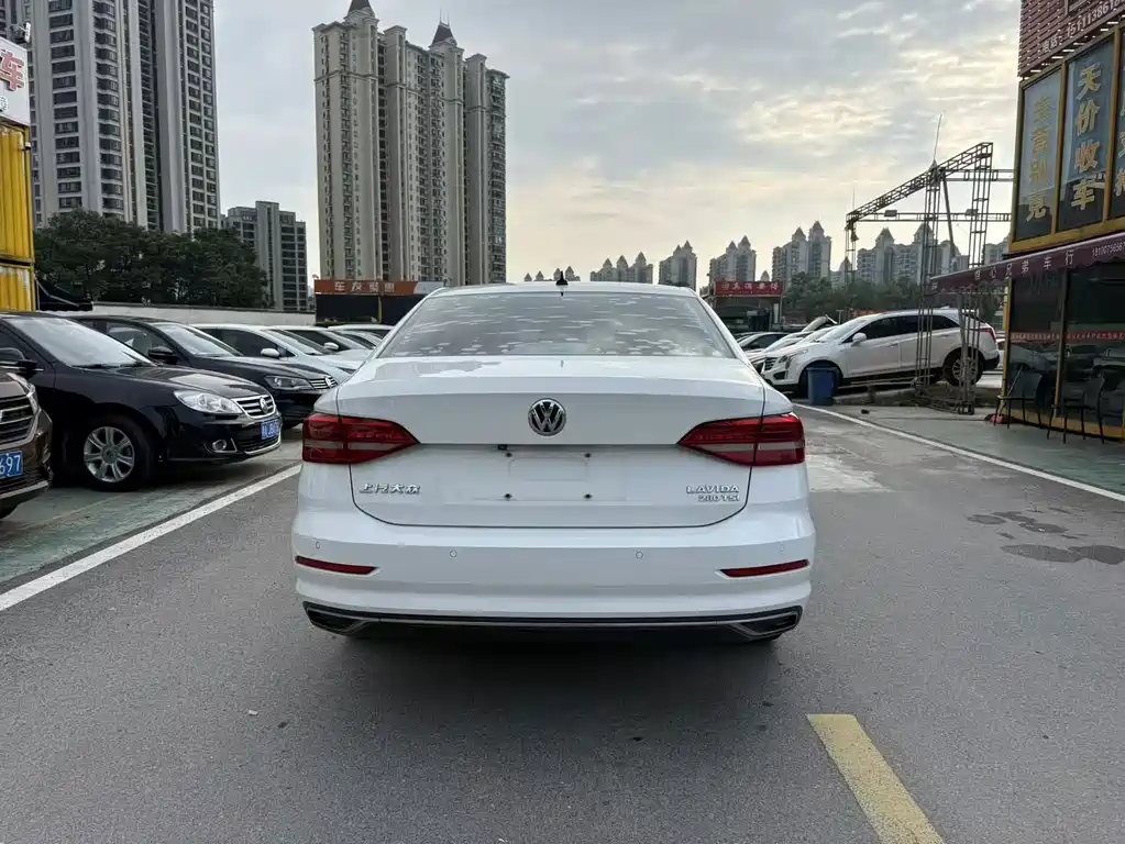 Volkswagen Lavida — миниатюра 5