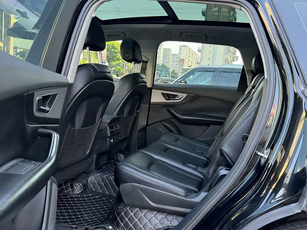 Audi Q7 — миниатюра 11
