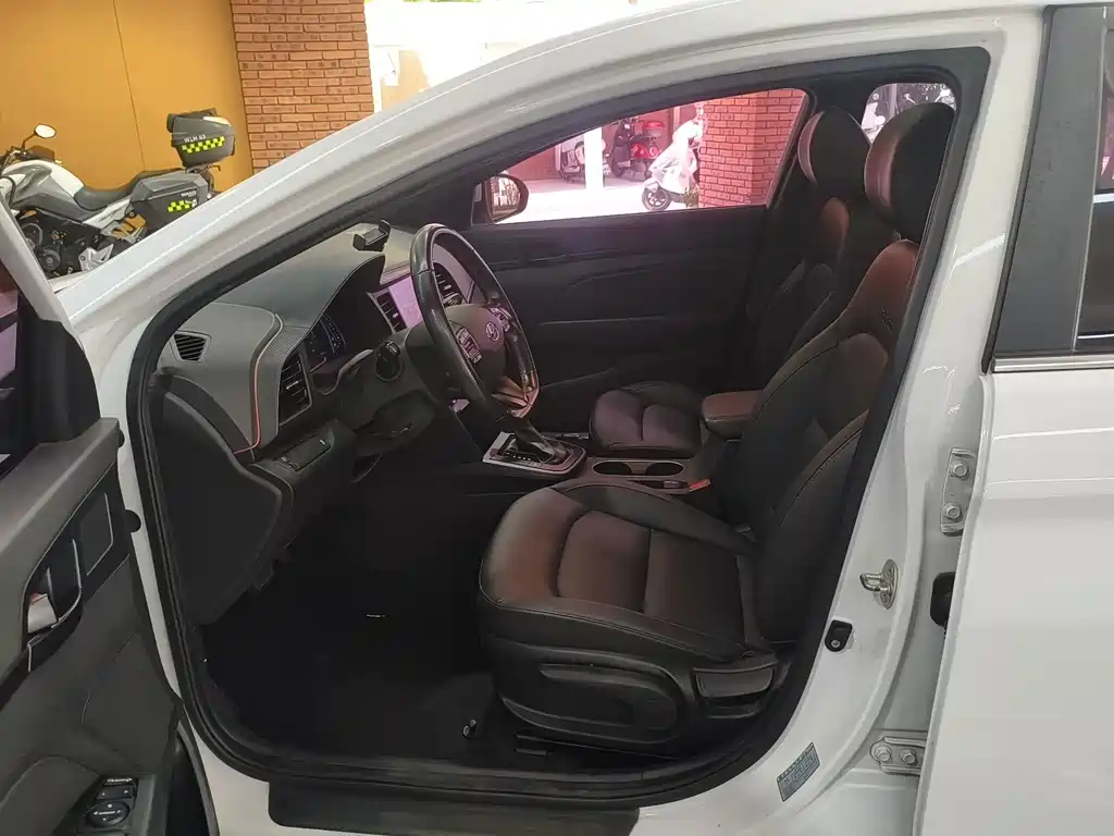 Hyundai Elantra — миниатюра 9