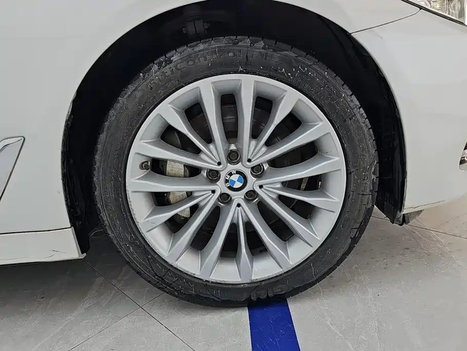 BMW 5 Series — миниатюра 5