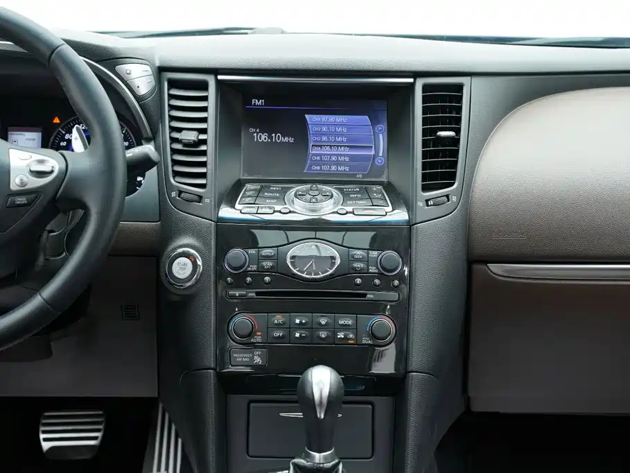 Infiniti QX70 — миниатюра 25