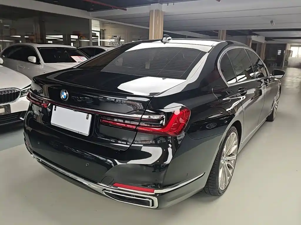 BMW 7 Series — миниатюра 7