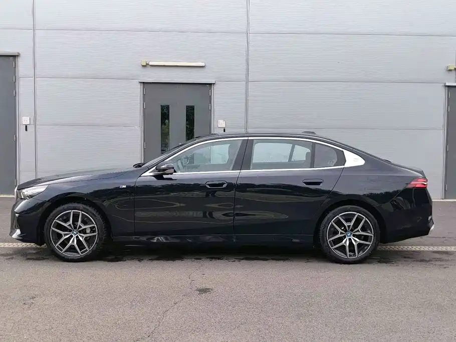 BMW i5 — миниатюра 4