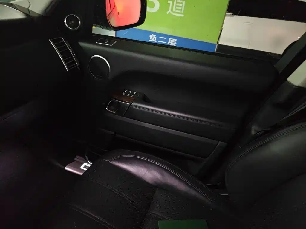 Land Rover Range Rover — миниатюра 20