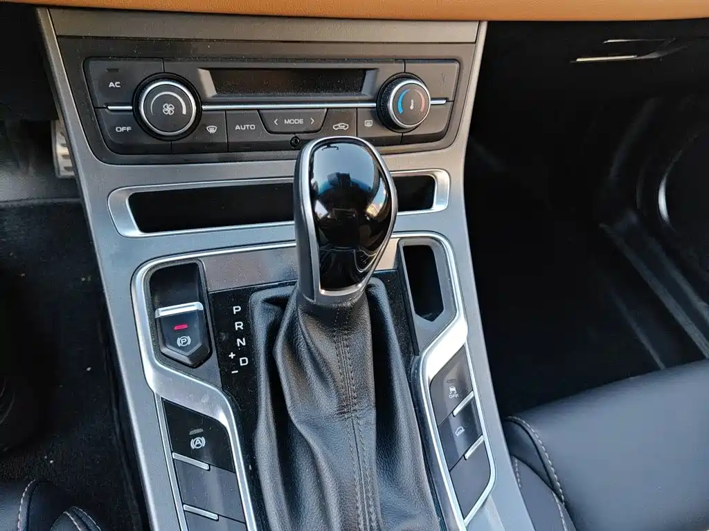 Geely Vision S1 — миниатюра 10