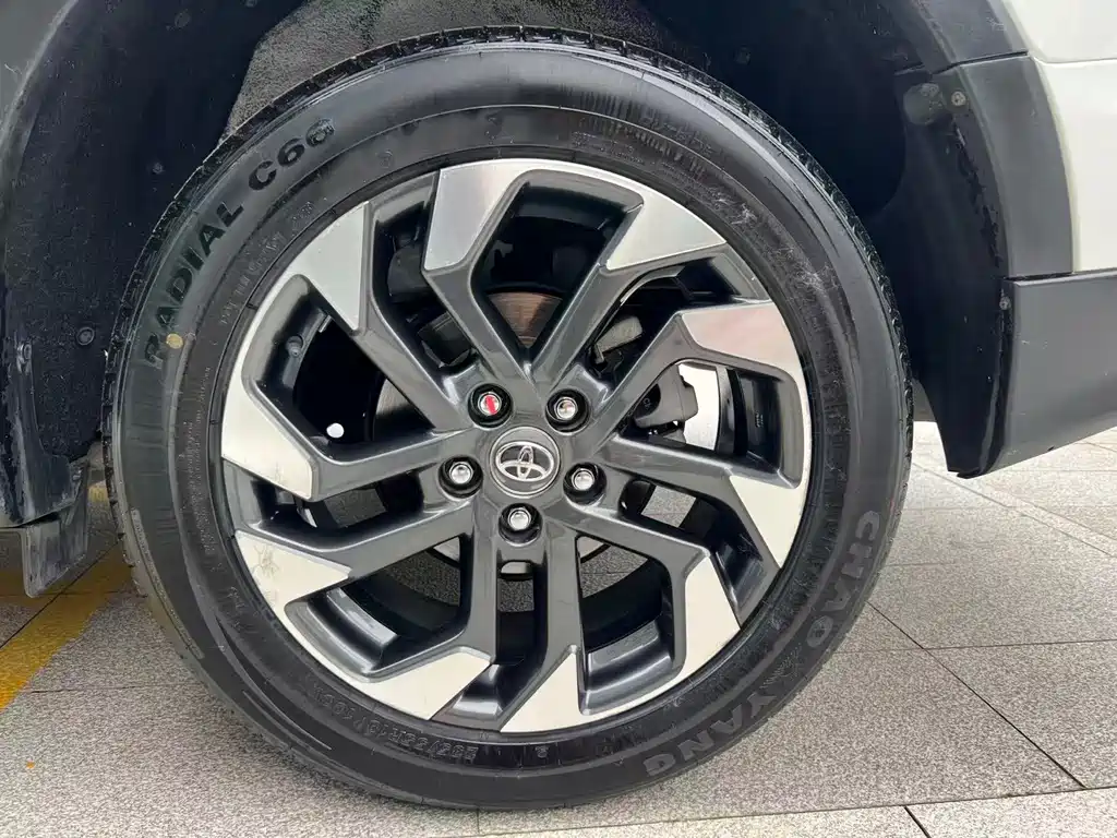 Toyota RAV4 — миниатюра 15