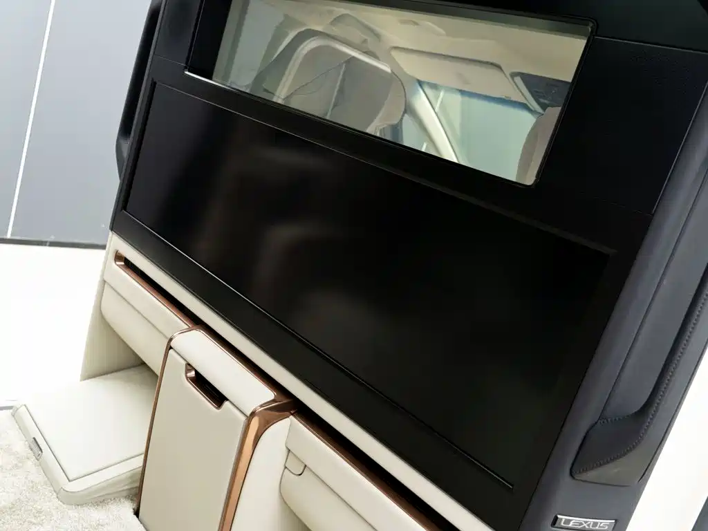Lexus LM — миниатюра 17
