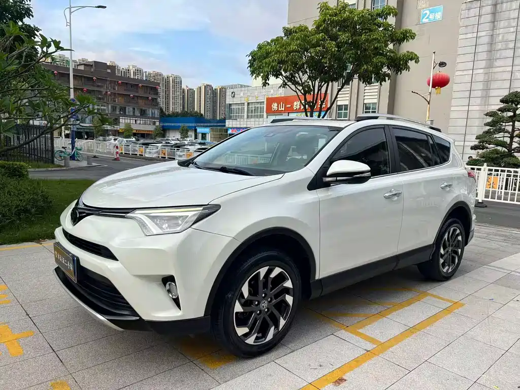 Toyota RAV4 — миниатюра 3