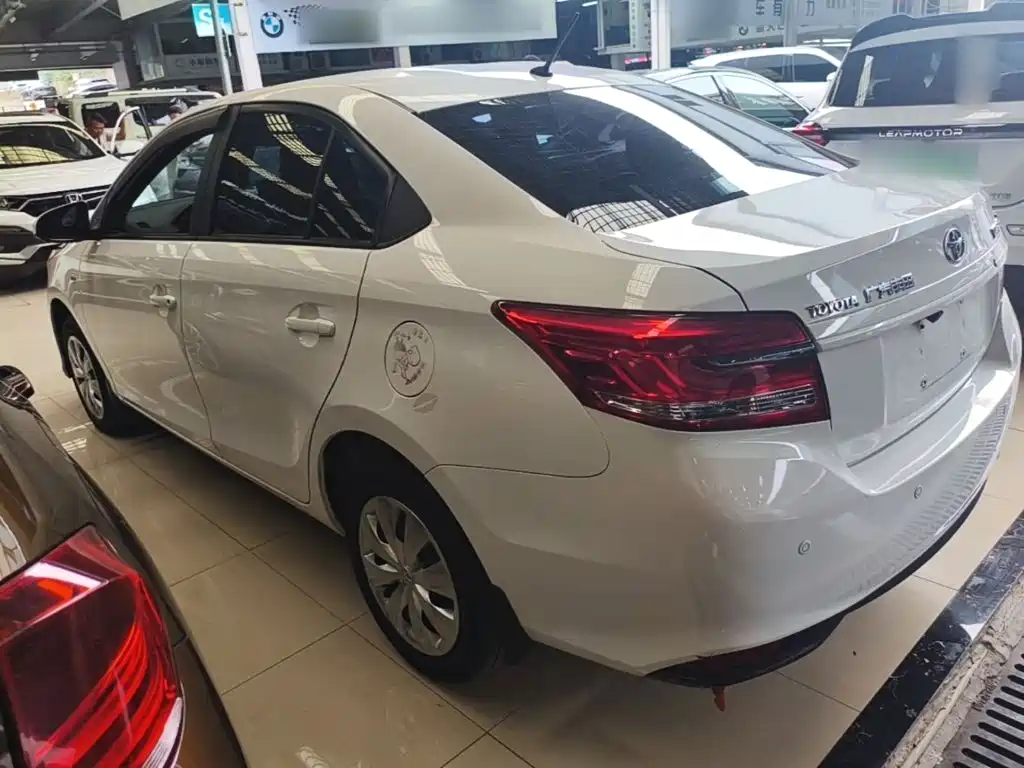 Toyota Yaris L — миниатюра 5