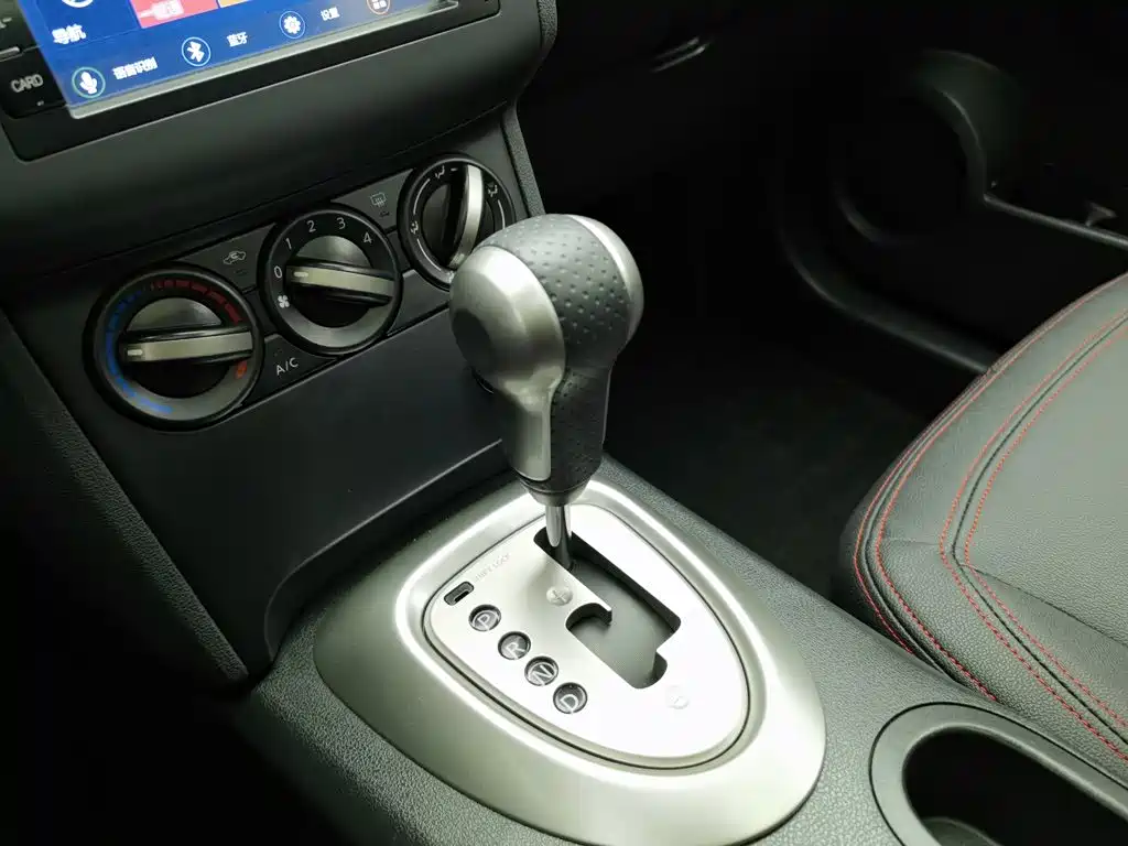Nissan Qashqai — миниатюра 13