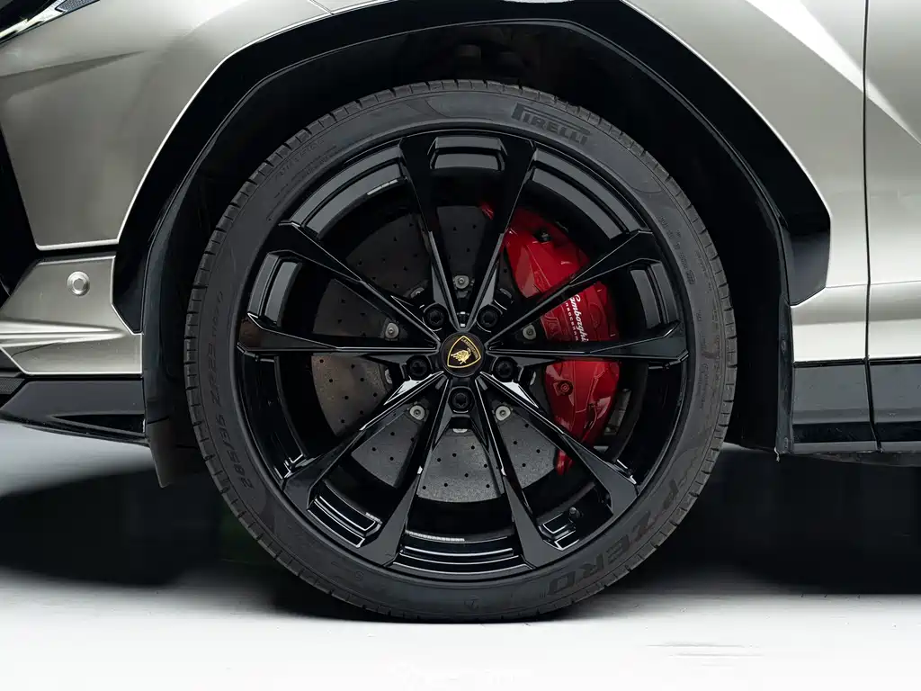 Lamborghini Urus — миниатюра 17
