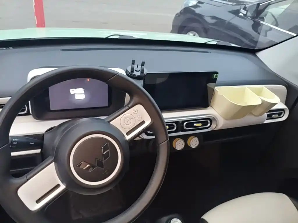 Wuling MINIEV — миниатюра 10