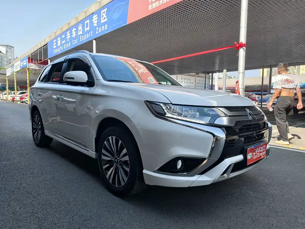 Mitsubishi Outlander — миниатюра 3