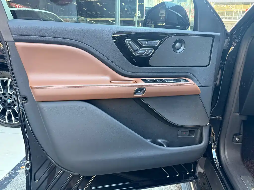 Lincoln Aviator — миниатюра 14