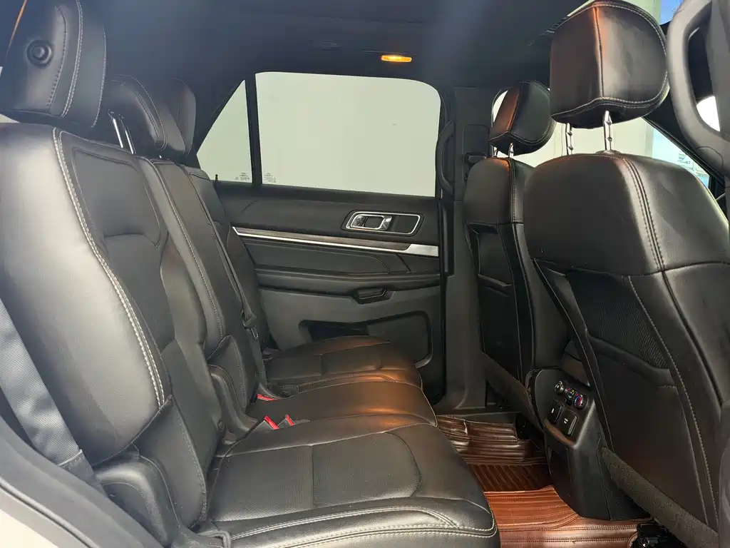 Ford Explorer (Import) — миниатюра 13