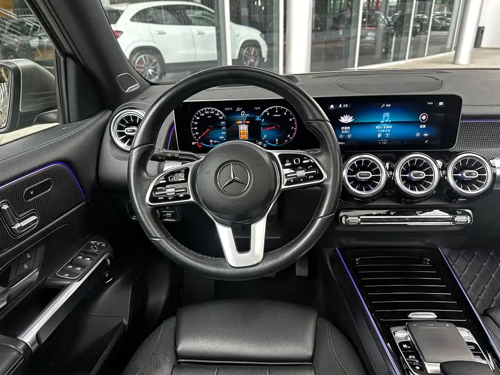 Mercedes-Benz GLB — миниатюра 6