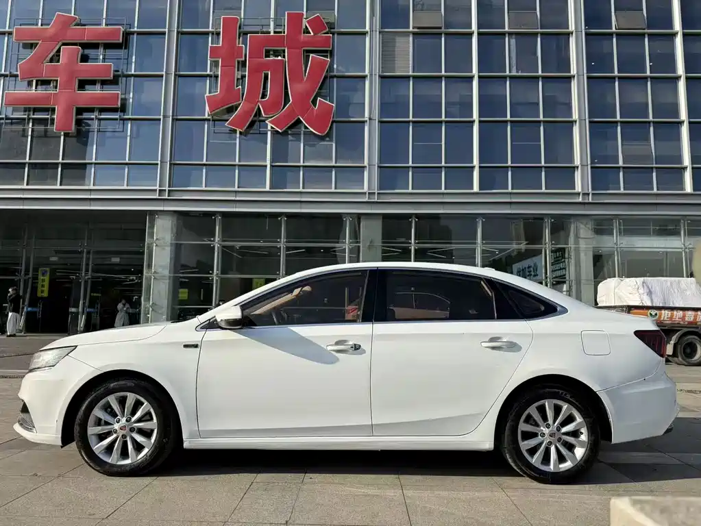 ROEWE I6 NEW ENERGY