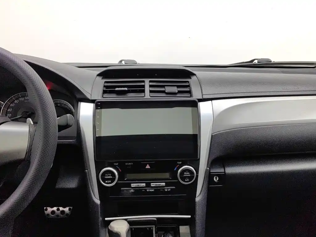 Toyota Camry — миниатюра 12