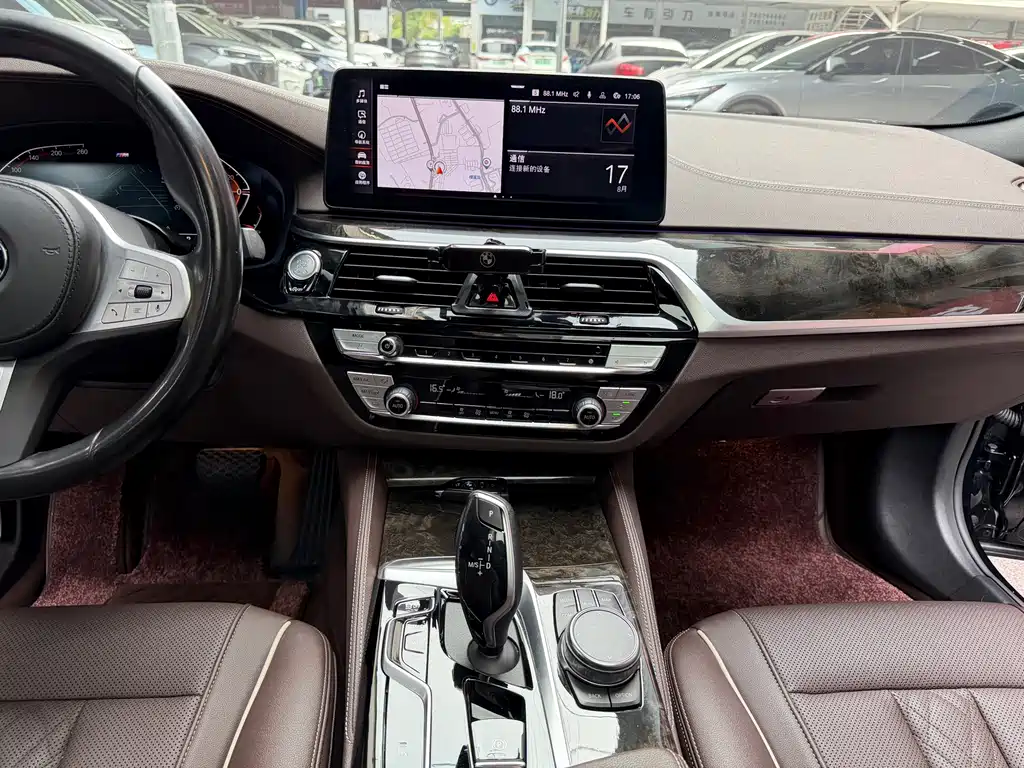 BMW 5 Series — миниатюра 16