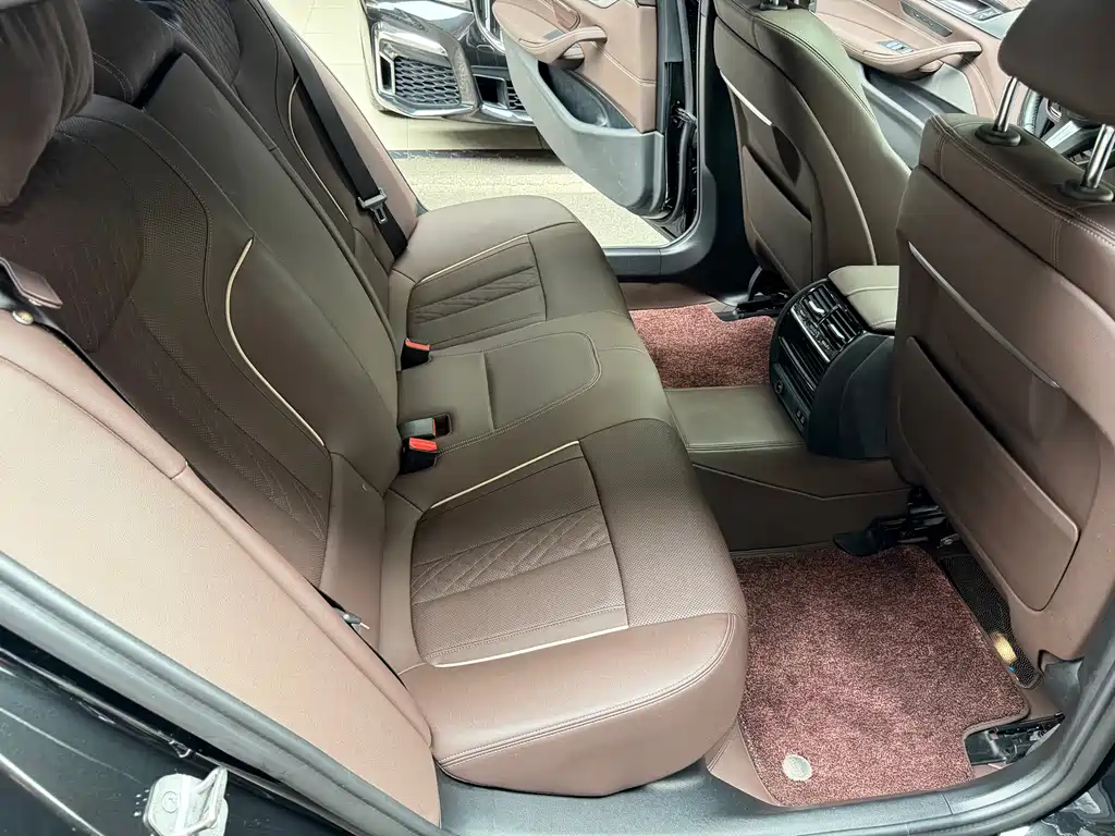 BMW 5 Series — миниатюра 23