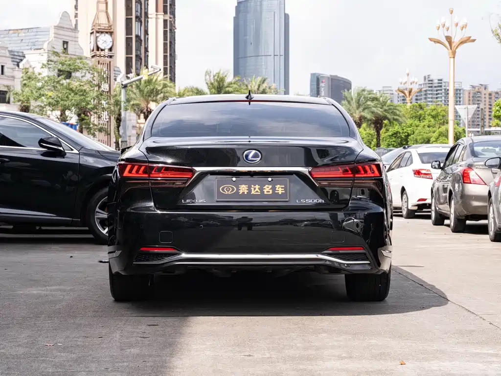 Lexus LS — миниатюра 5