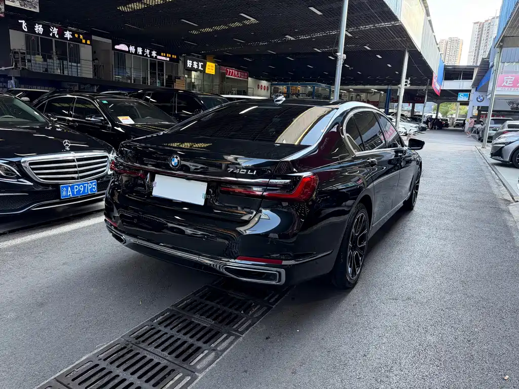 BMW 7 Series — миниатюра 6