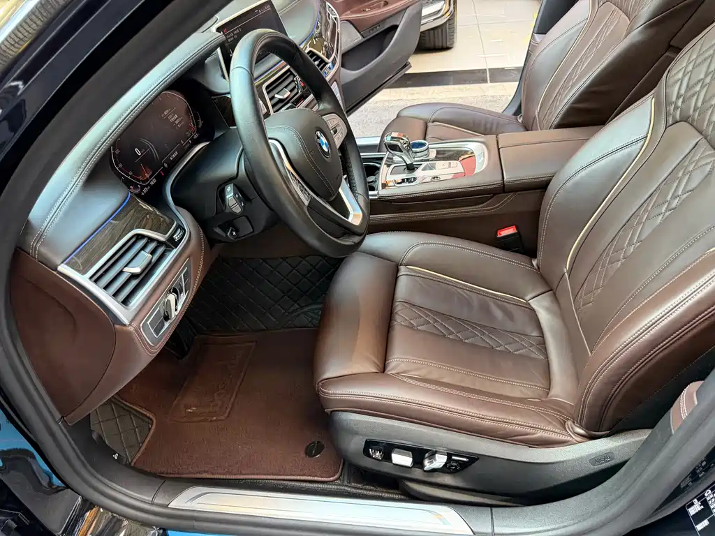 BMW 7 Series — миниатюра 14