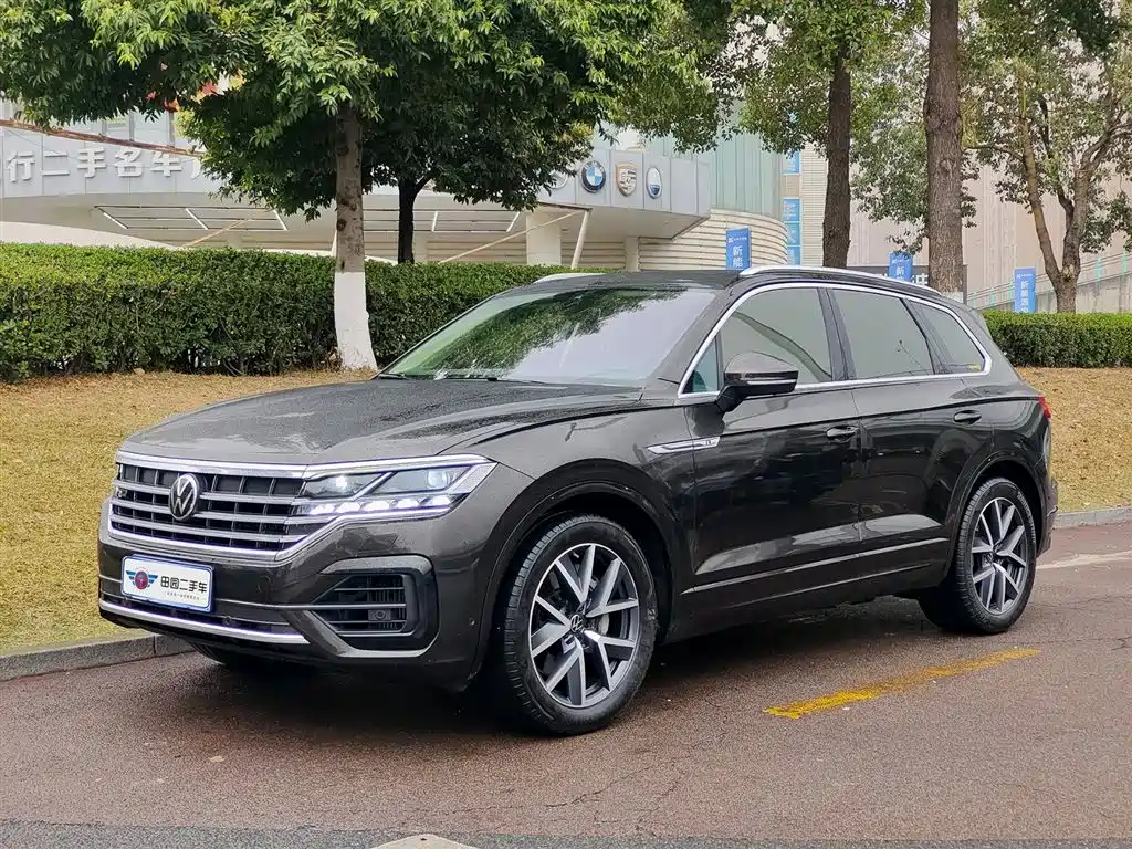 VOLKSWAGEN TOUAREG