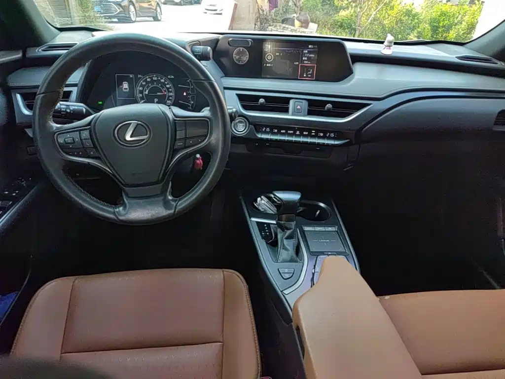 Lexus UX — миниатюра 10