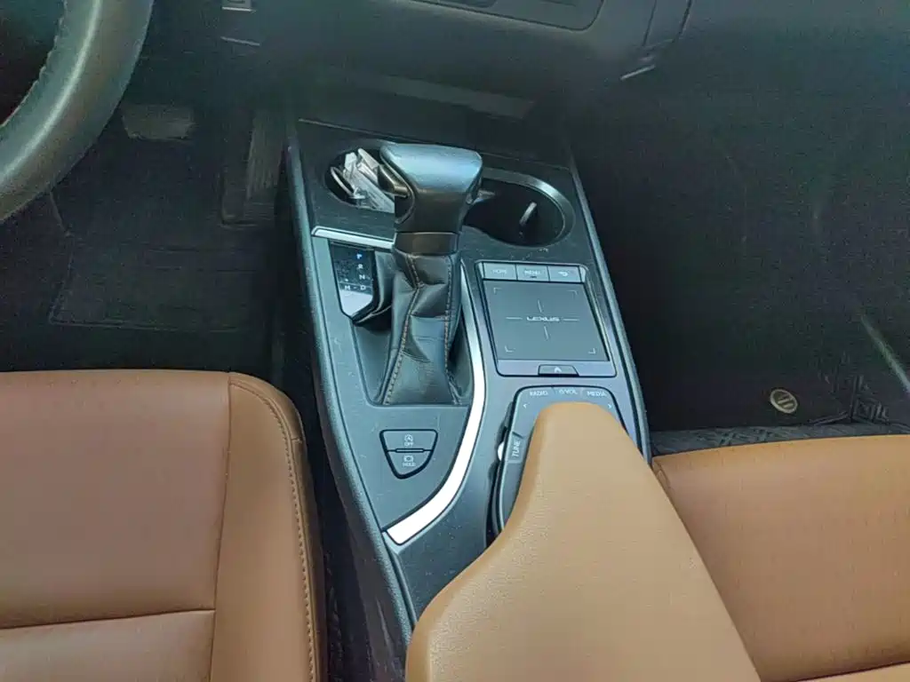Lexus UX — миниатюра 14