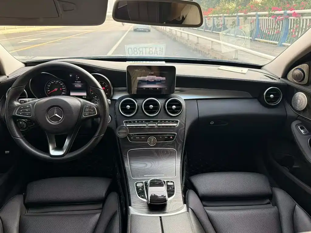 Mercedes-Benz C-Class — миниатюра 7