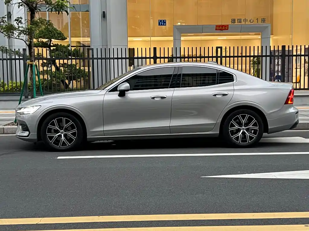 Volvo S60 — миниатюра 26