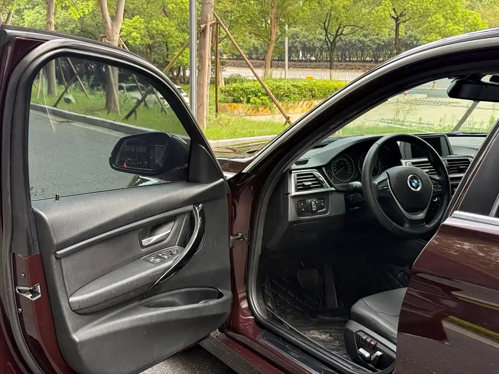 BMW 3 Series — миниатюра 7