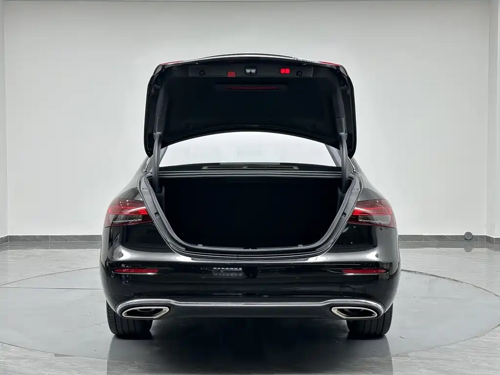 Mercedes-Benz E-Class — миниатюра 29
