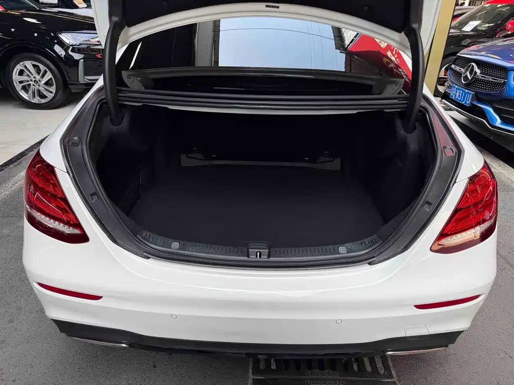 Mercedes-Benz E-Class (Import) — миниатюра 29