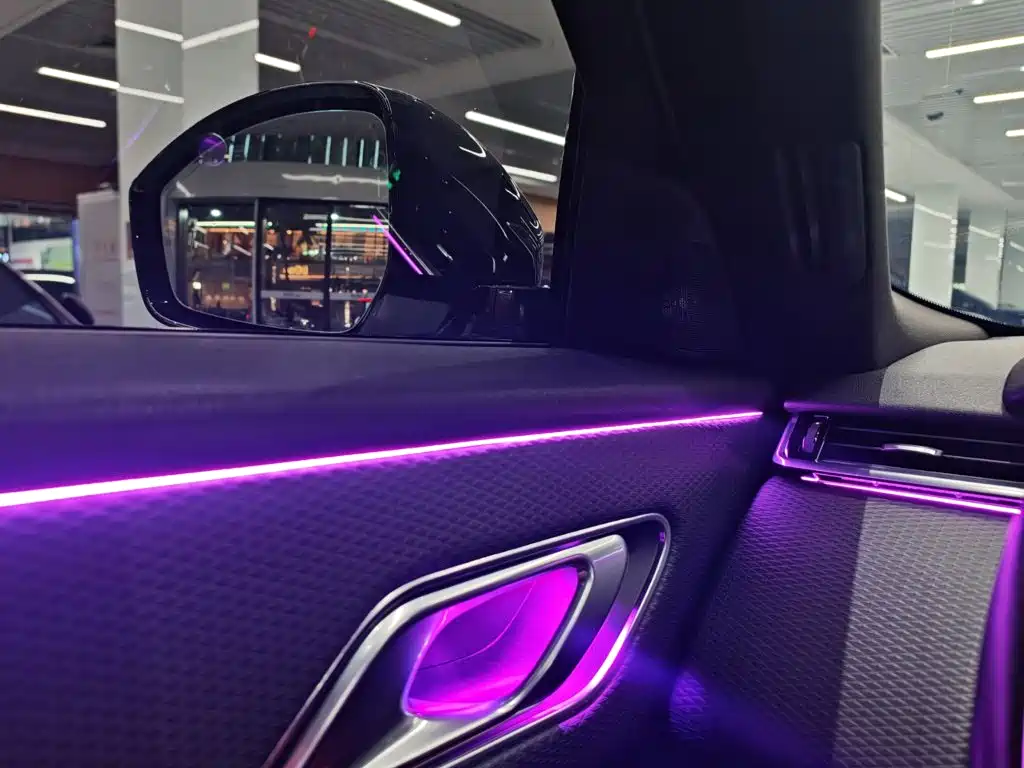 Land Rover Velar — миниатюра 16